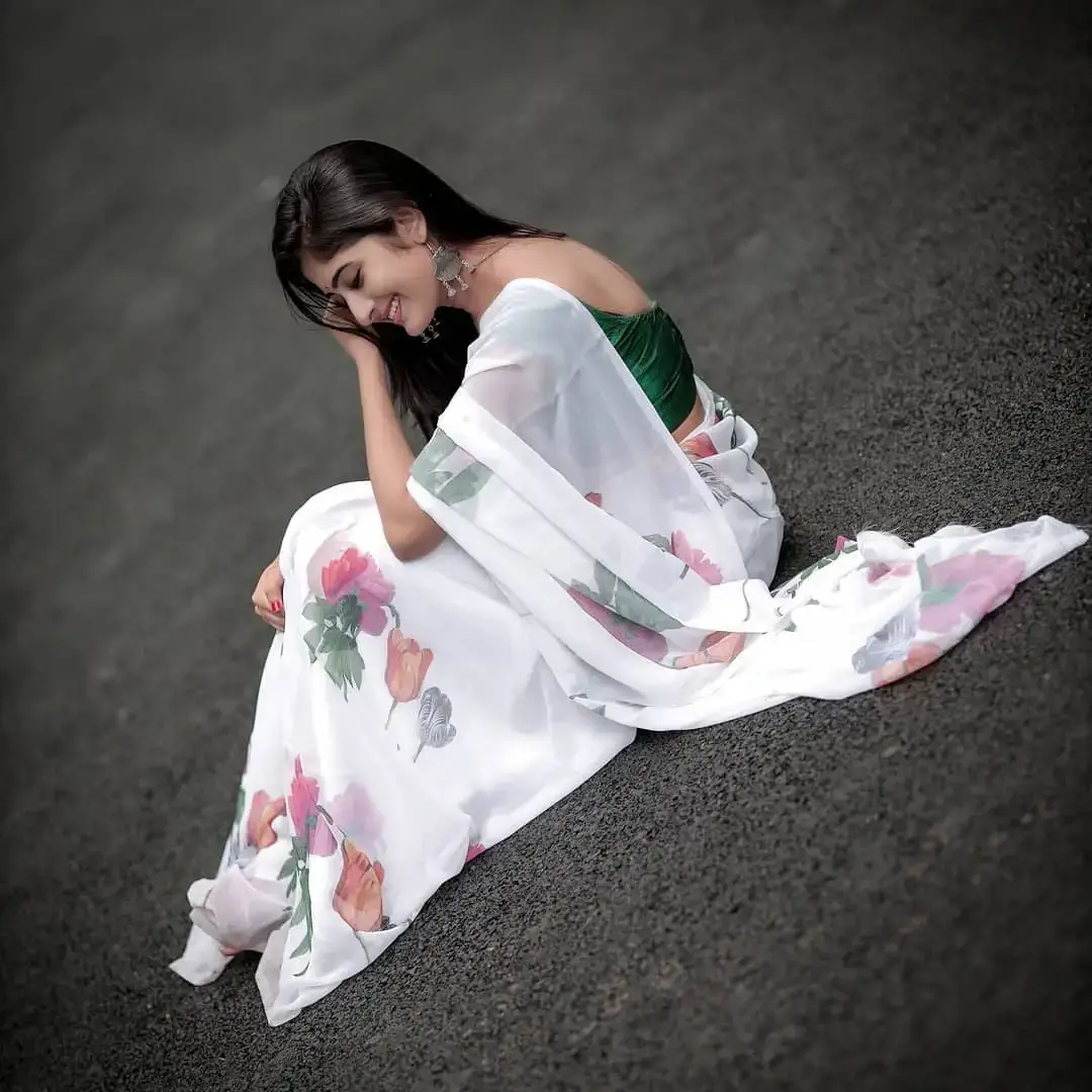 ZEE TELUGU TV ACTRESS KRISHNA PRIYA NAIR IN WHITE SAREE